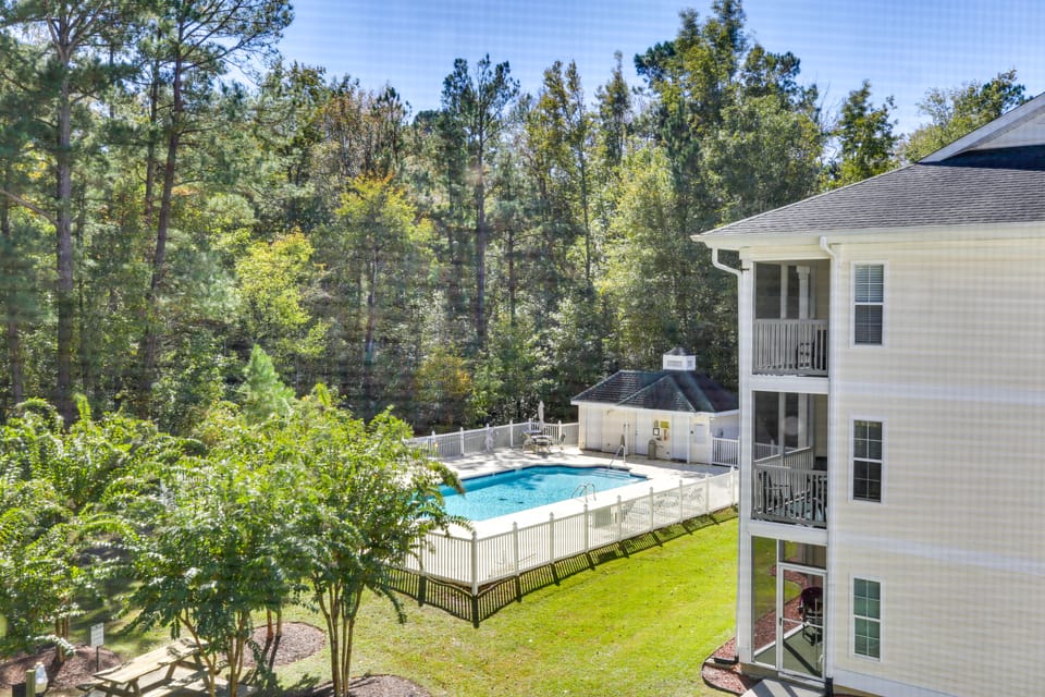 Golf & Resort Perks: Premier Condo 10 mi to Myrtle Apartment in South Carolina