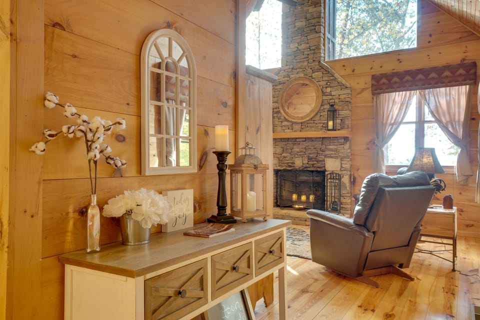 Picturesque Clayton Cabin w/ Mountain Views! House in Georgia