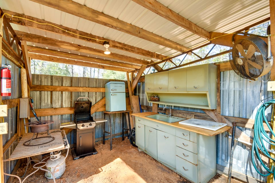Angler’s Getaway! ‘Rustic Cabin’ on Lake Eufala Apartment in Alabama