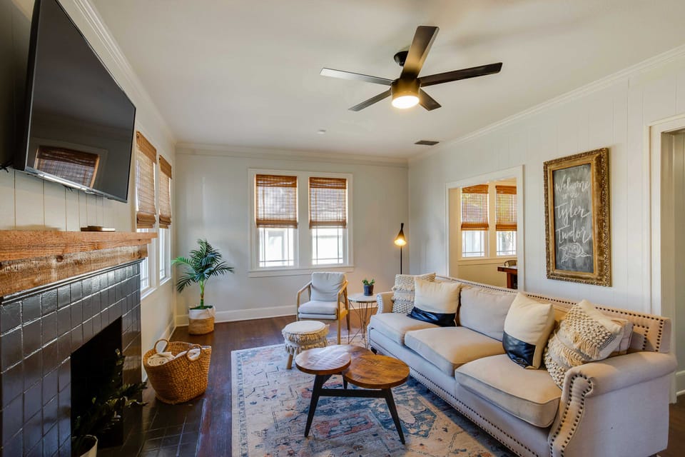 Walk to Dtwn: 'Tyler Tudor' w/ Backyard House in Tyler