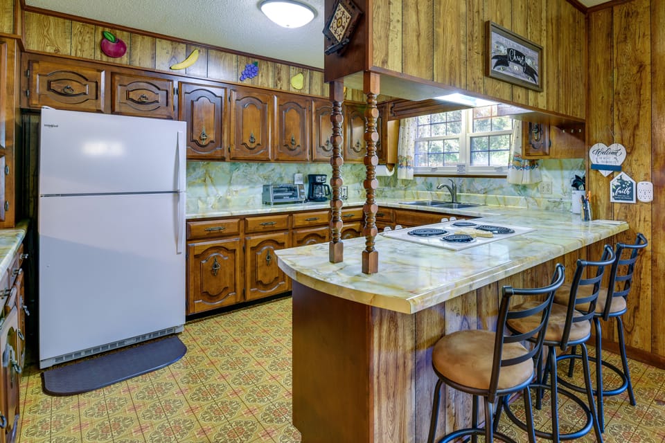 Vintage Chipley Getaway on Large Private Property House in Alabama