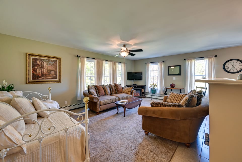 Quiet Killingworth Rental w/ Deck & Grill! Apartment in Madison