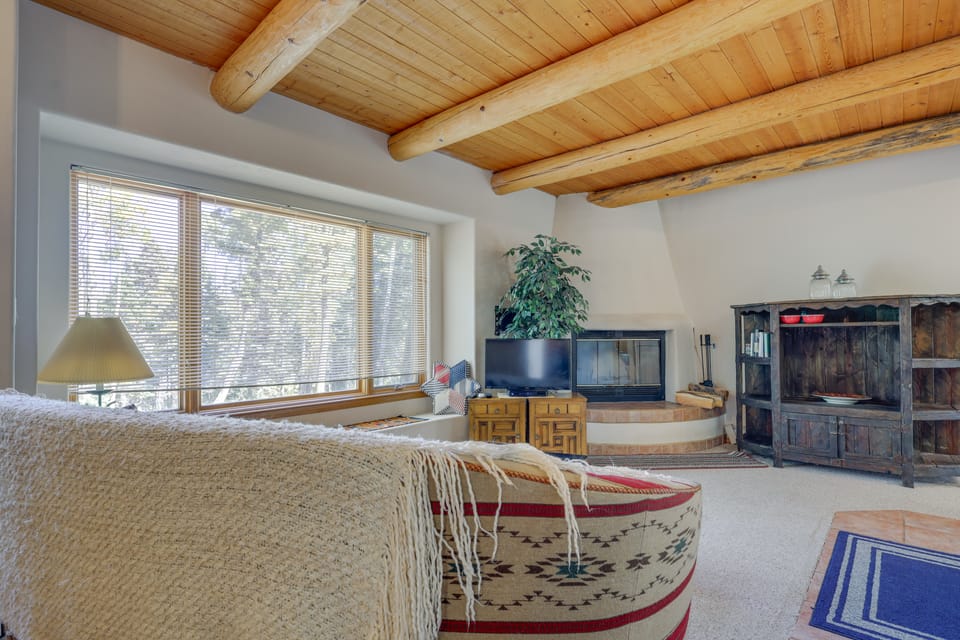 Cozy Amalia Cabin ~ 3 Mi to Endless Blue Resort House in New Mexico
