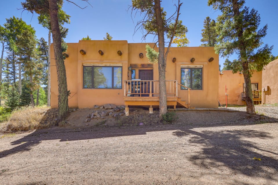Cozy Amalia Cabin ~ 3 Mi to Endless Blue Resort House in New Mexico