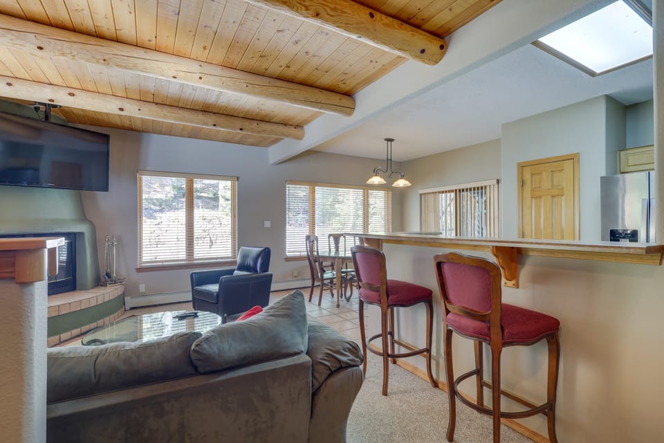 Amalia Mountain Getaway w/ Deck, Fireplace! House in New Mexico