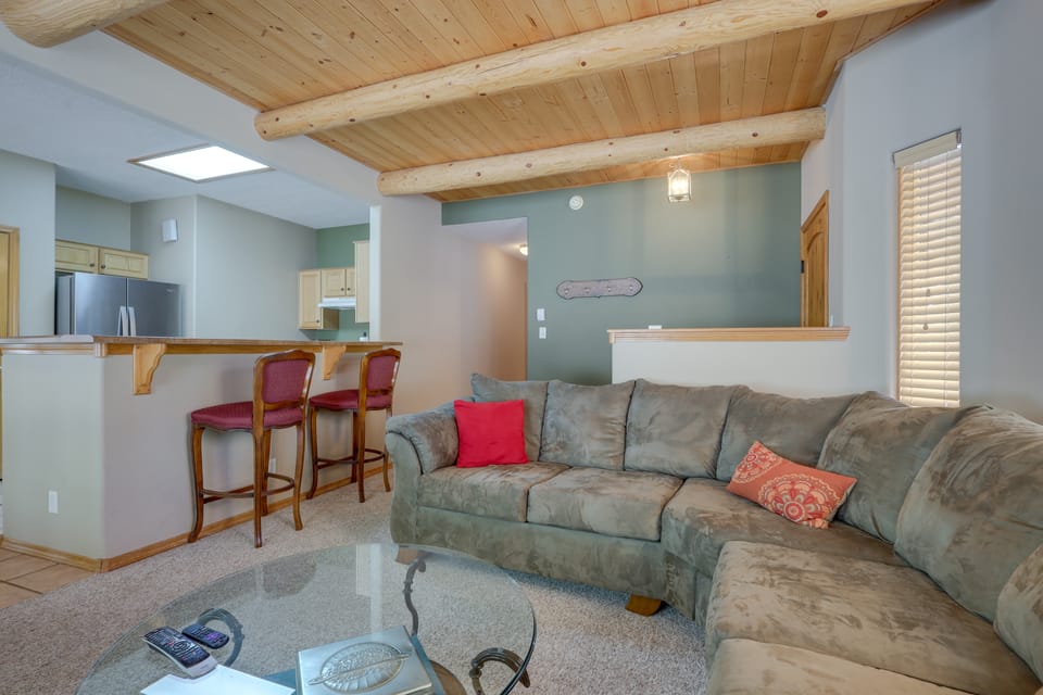 Amalia Mountain Getaway w/ Deck, Fireplace! House in New Mexico