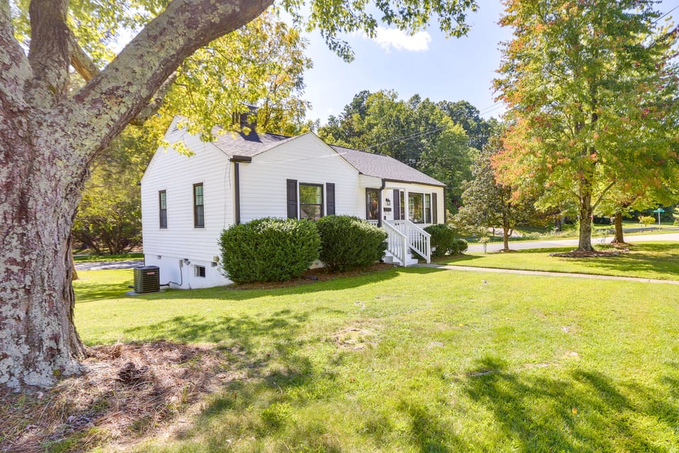 Charming Greensboro Home - 2 Mi to Downtown! House in Greensboro