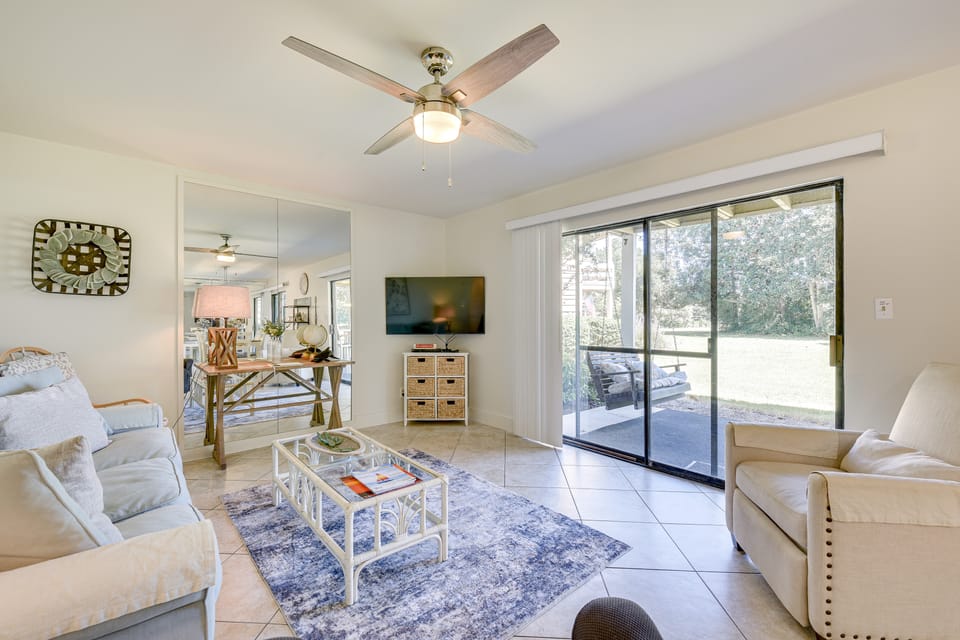 Miramar Beach Condo w/ Pool Access: Walk to Beach! Apartment in Miramar Beach