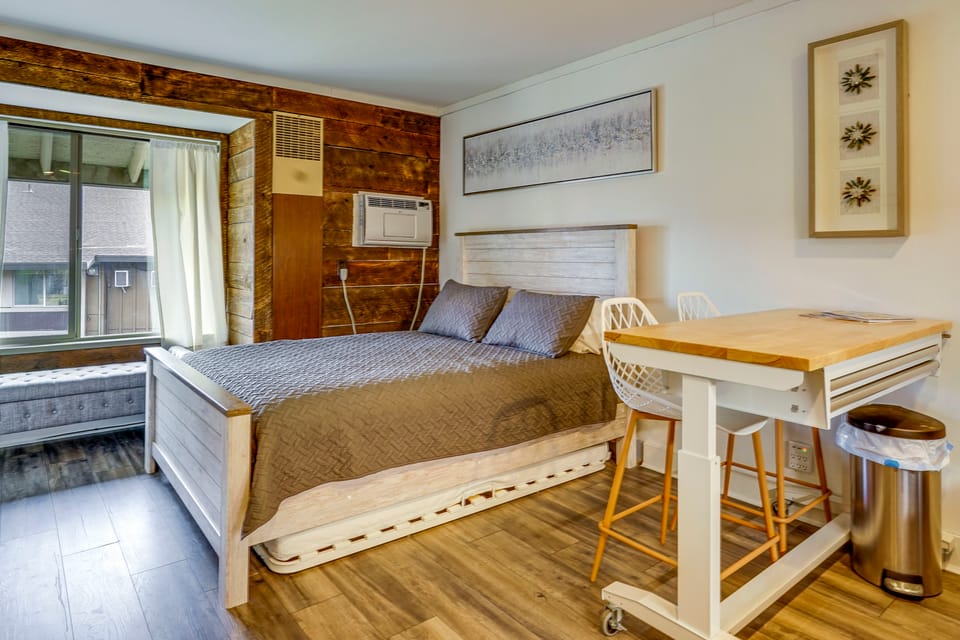 Ultimate Park City Studio w/ Pool & Hot Tub! Apartment in Park City