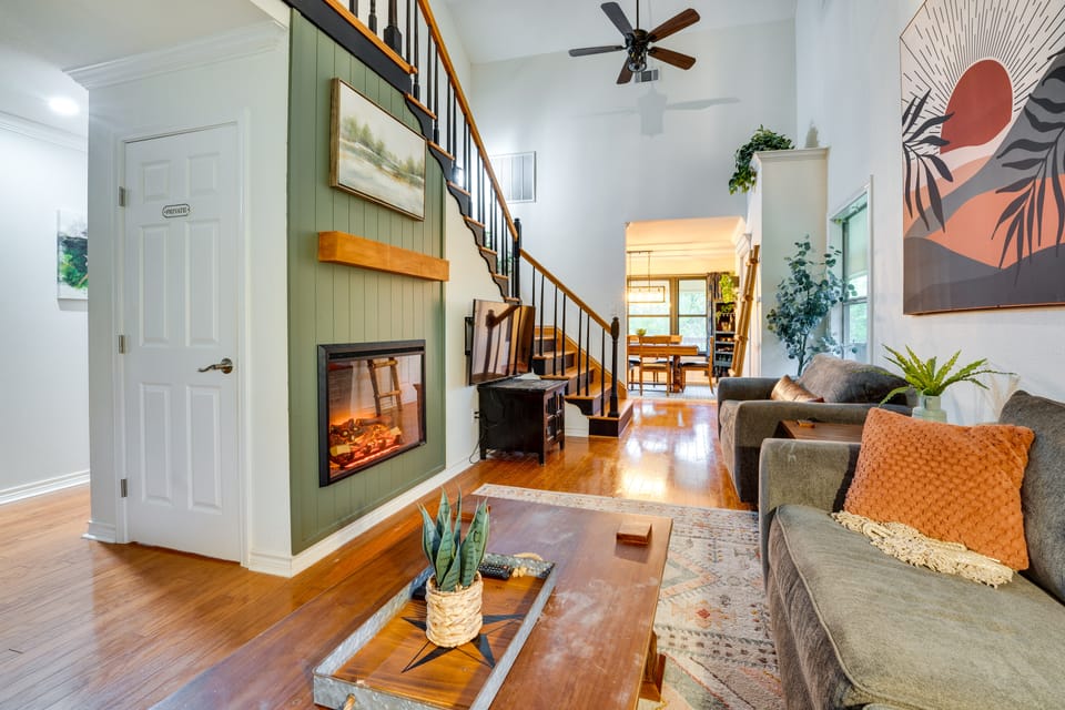 Riverfront Cuero Vacation Home w/ Spacious Deck! House in Rio Grande