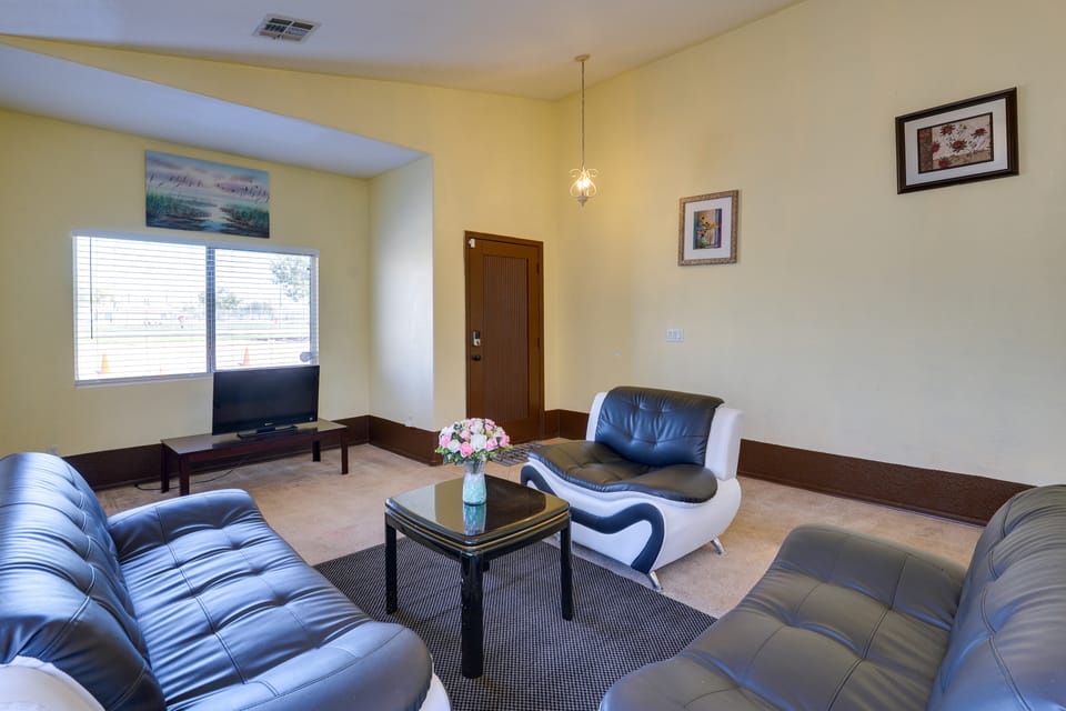 Families w/ Pet Welcome! Home 7 Mi to Chase Field House in Phoenix