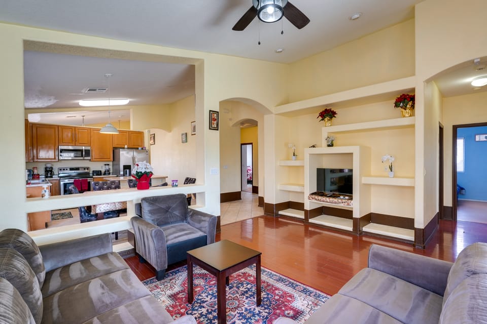 Families w/ Pet Welcome! Home 7 Mi to Chase Field House in Phoenix