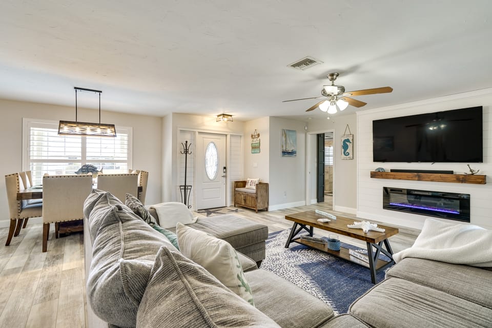 Hot Tub, Pool & Putting Green: Cape Coral Oasis! House in Cape Coral