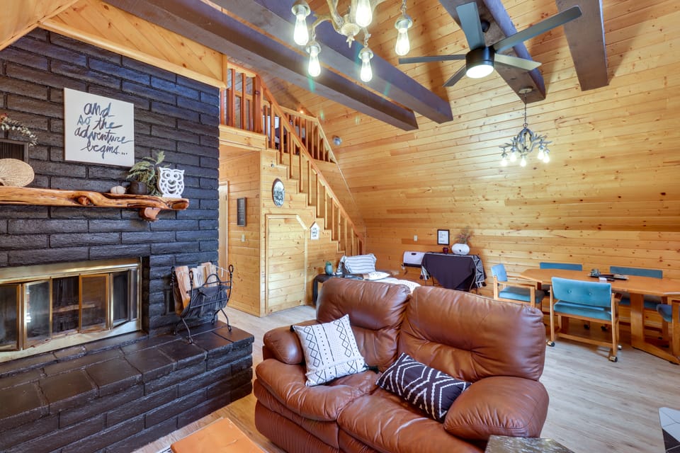 Decks + Fire Pit: Rustic-Modern Overgaard Cabin! House in Heber-Overgaard