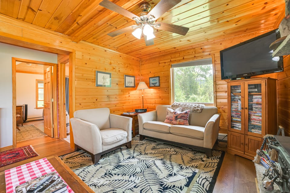 Riverfront Cheboygan Cabin w/ Kayaks & Dock! House in Michigan
