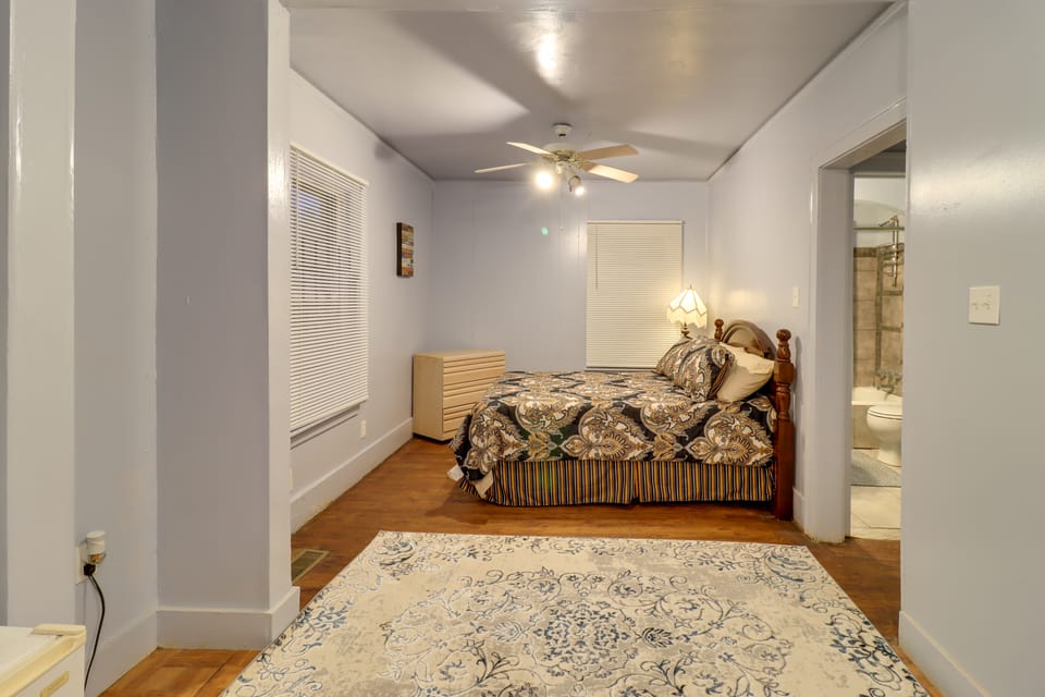 Minutes to Attractions: WFH Friendly Detroit Home House in Detroit