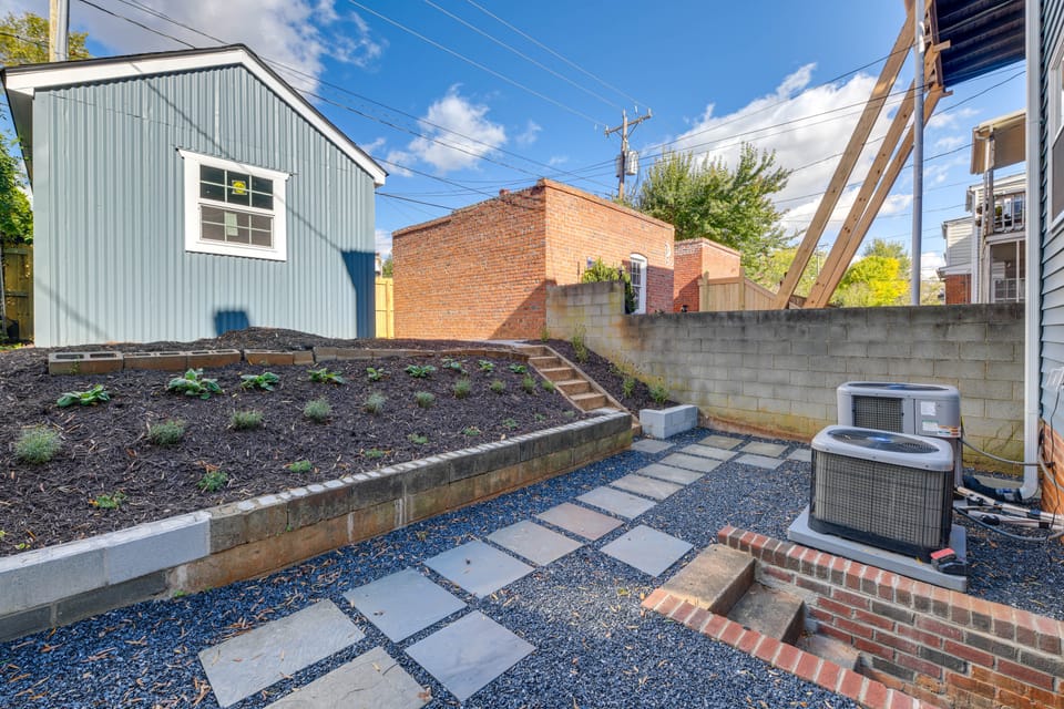 Walk to Byrd Park! Sleek Extended Escape w/ Patio Apartment in Richmond