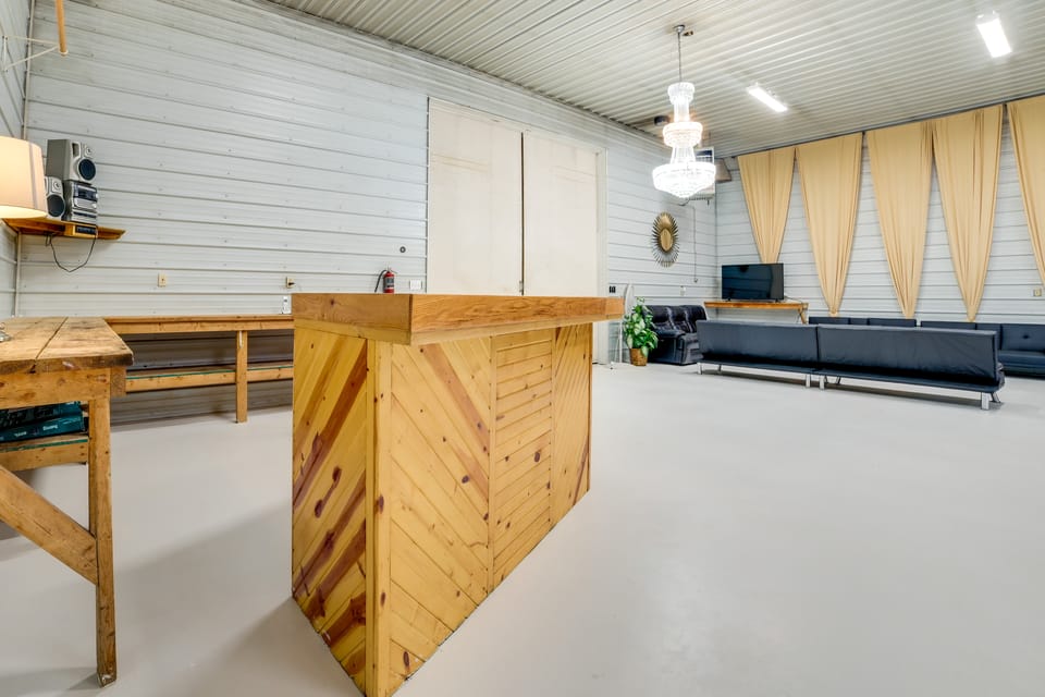 Barbeau Studio w/ St Mary’s River Views! Apartment in Michigan