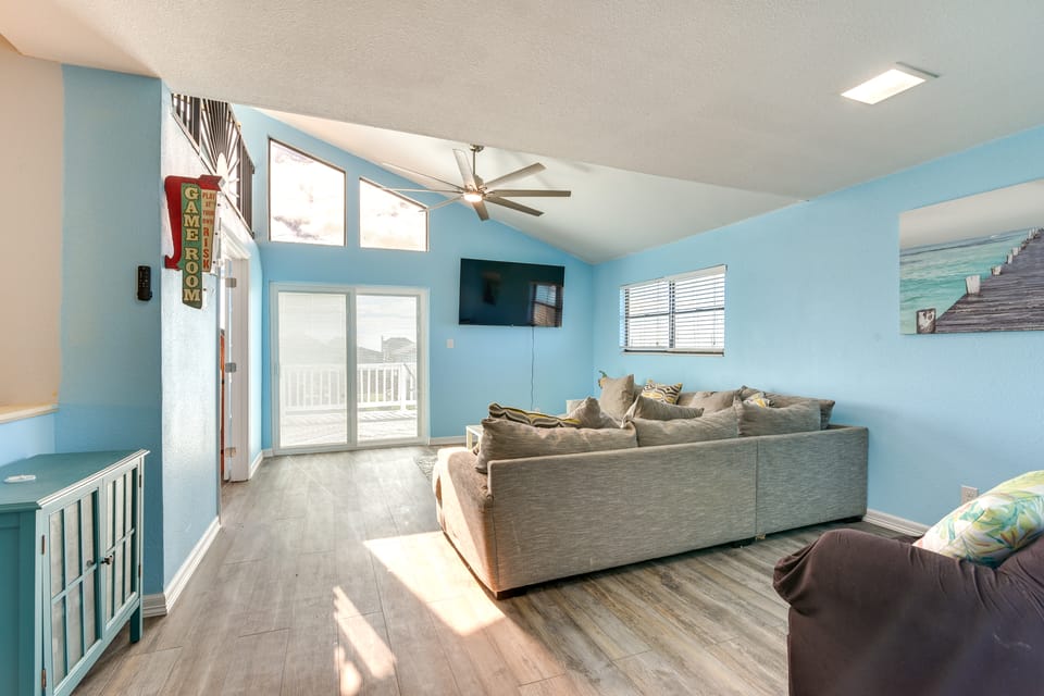 Walk to Beach: Family-Friendly Galveston Home! House in Galveston Island