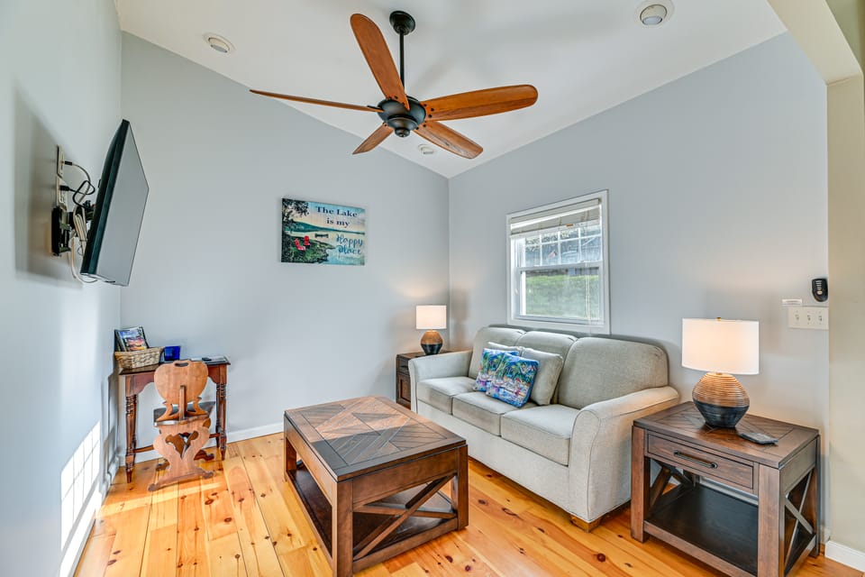 Walk to Lake: Honeoye Cottage Near Bristol Mtn! Cottage in Finger Lakes