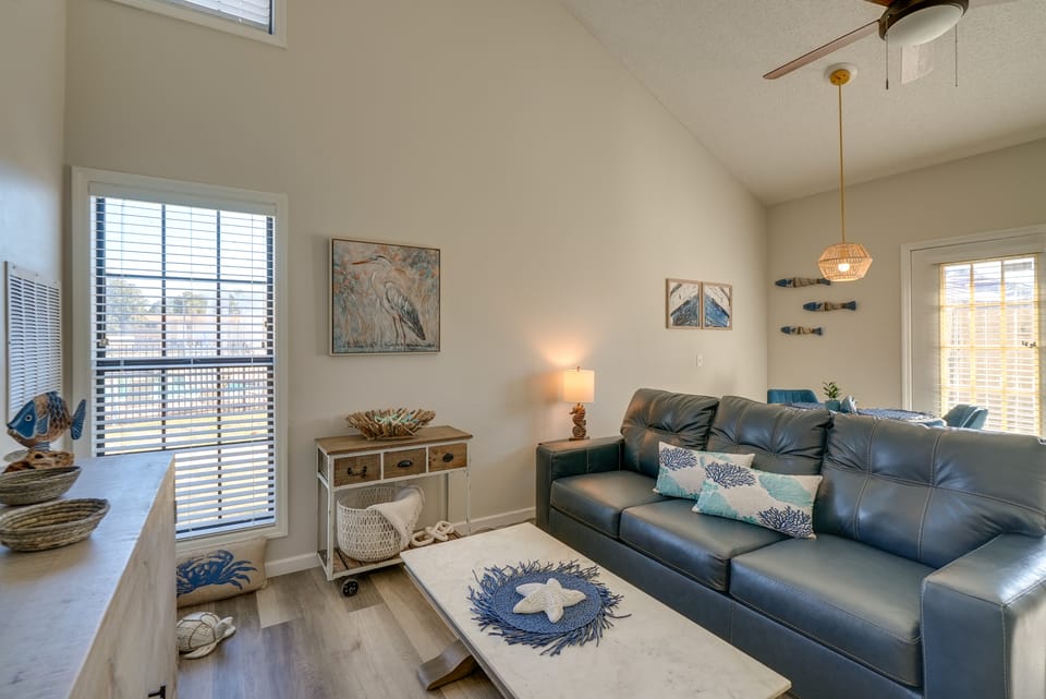 Walk to Ocean: Condo w/ Pool & Hot Tub in PCB! Apartment in Panama City Beach