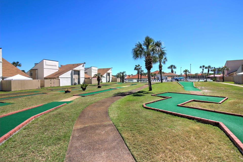 Walk to Ocean: Condo w/ Pool & Hot Tub in PCB! Apartment in Panama City Beach