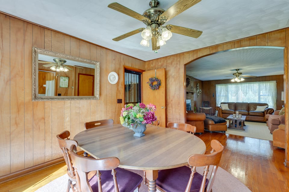 Haysi Nature Getaway w/ Fire Pit & On-Site Creek! House in Kentucky