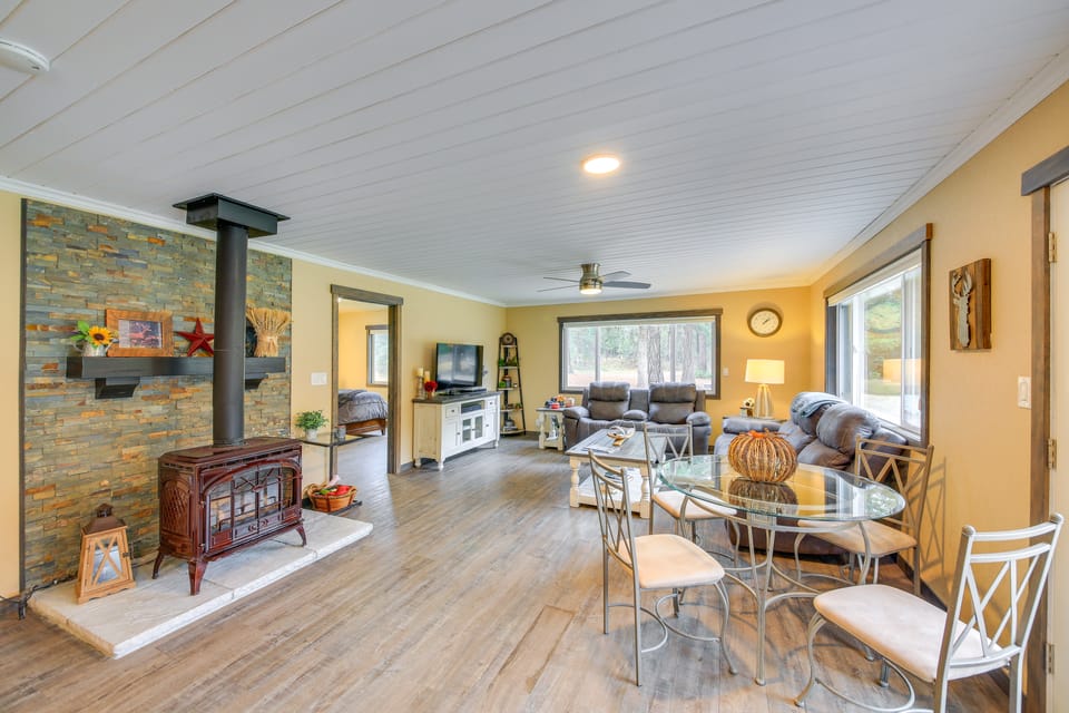 Scenic Priest Lake Vacation Rental: Deck + Views! House in Priest Lake