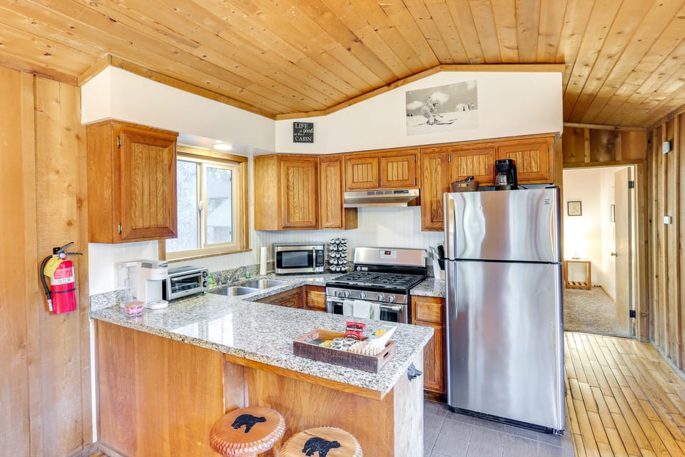 Near Skiing & Hiking: Dog-Friendly Big Bear Cabin House in Big Bear