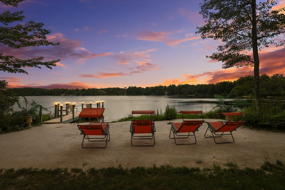 Private Beach! Luxe Lake House in Pocono Mtns House in Coolbaugh Township