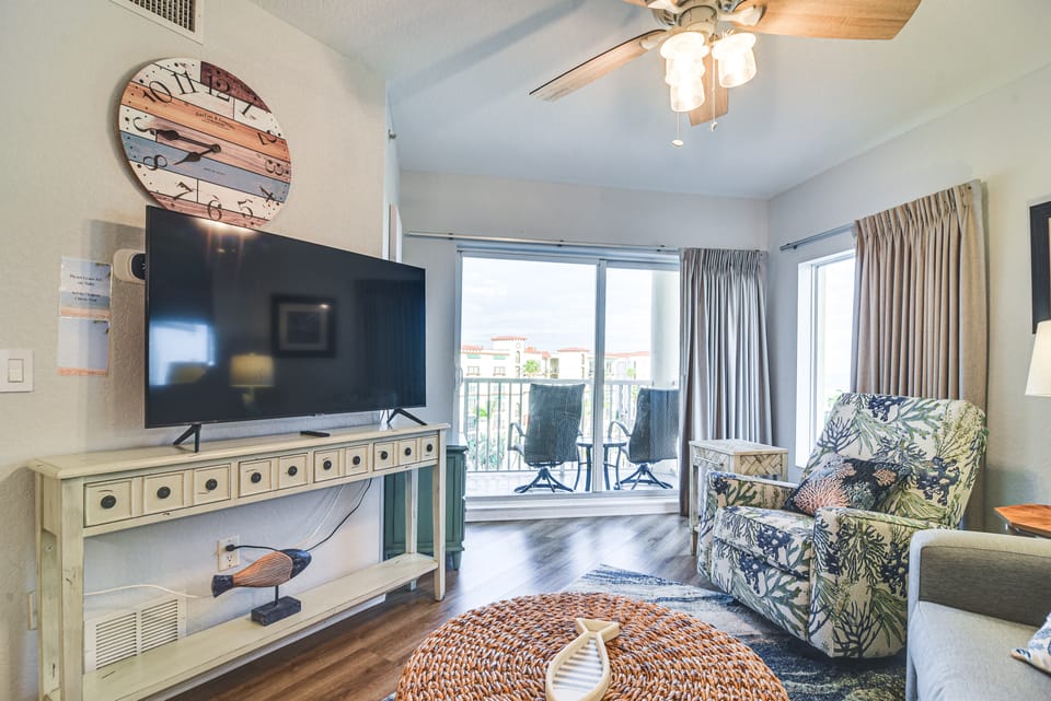 Ocean View: Top-Floor Sunset Vistas Condo! Apartment in Treasure Island
