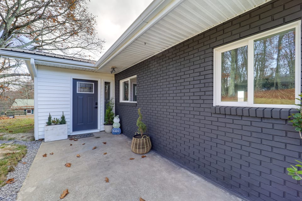 Pet-Friendly Boone Home w/ Scenic Mountain Views! House in Watauga