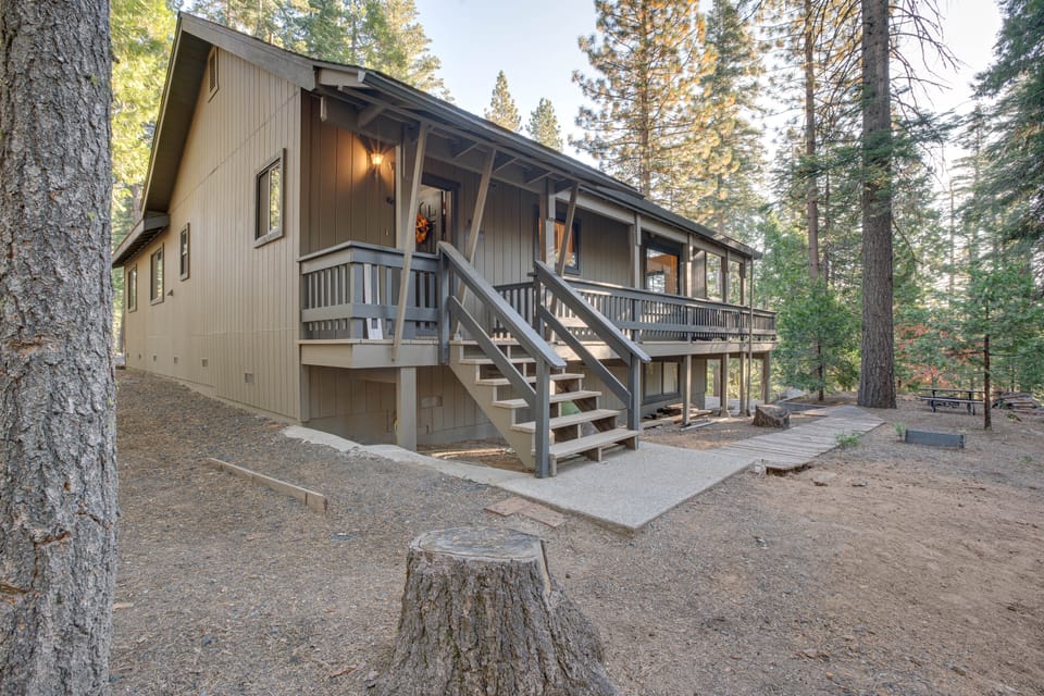 Arnold Cabin Near Calaveras Big Trees State Park! House in Dorrington