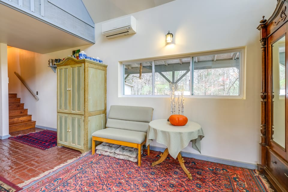 Pet-Friendly Pilot Studio w/ Vineyard Views! Apartment in Virginia