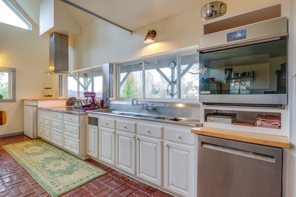 Pet-Friendly Pilot Studio w/ Vineyard Views! Apartment in Virginia