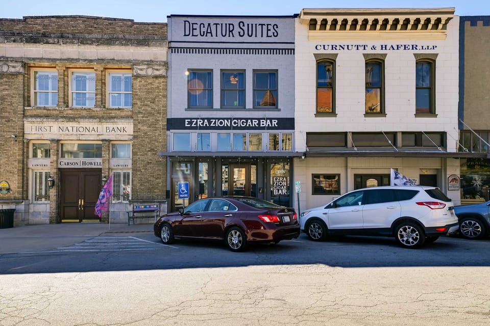 Historic Decatur Apt w/ City Square Views Apartment in Decatur