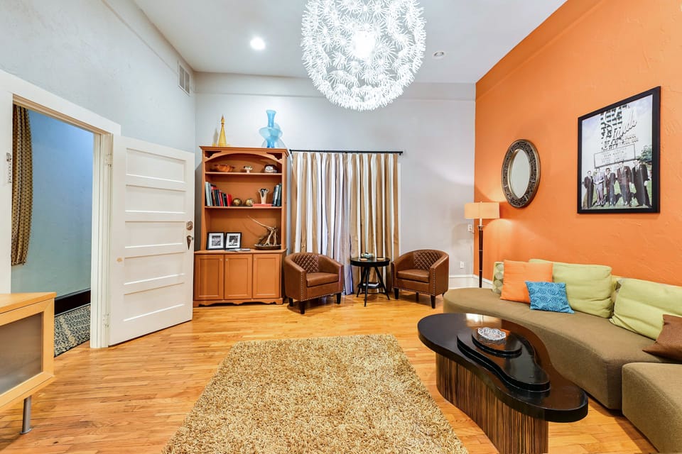 Historic Decatur Apt w/ City Square Views Apartment in Decatur