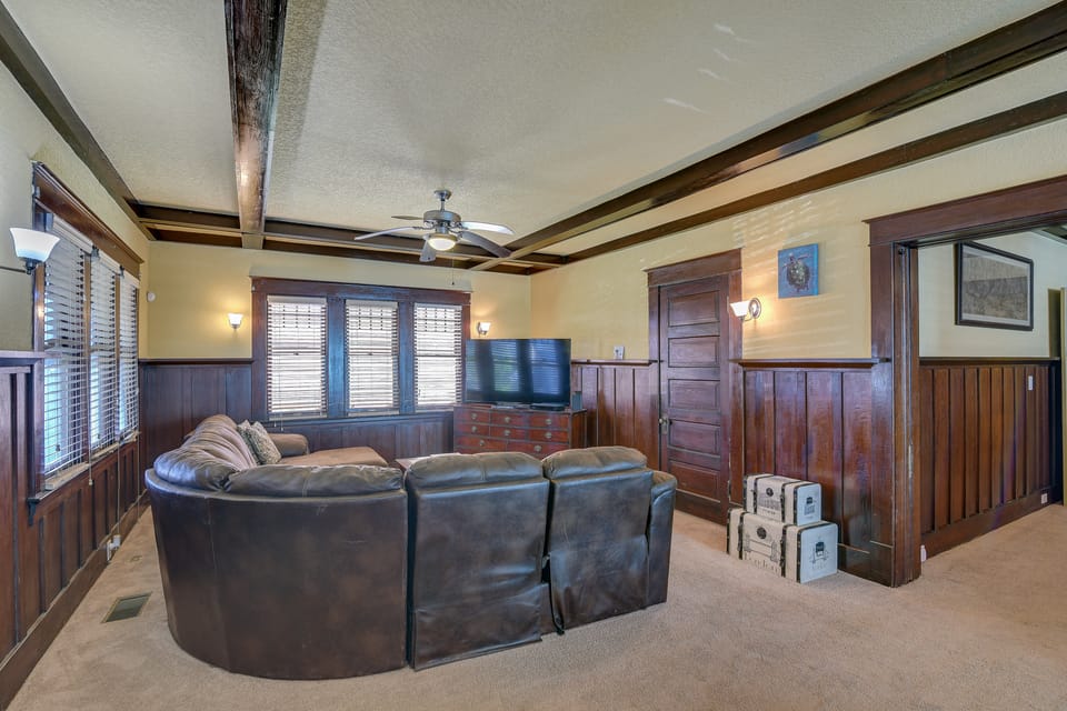 < 1 Mi to Beach: Group Getaway in Galveston! House in Galveston Island
