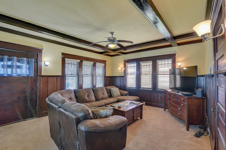 < 1 Mi to Beach: Group Getaway in Galveston! House in Galveston Island