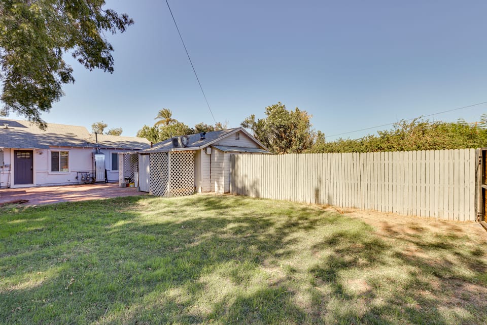 5 Mi to Dtwn: Pet-Friendly Phoenix Studio w/ Yard Apartment in Phoenix