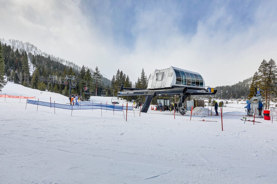 Breathtaking Olympic Valley Gem: Walk to Chairlift Apartment in Palisades Tahoe (Olympic Valley)