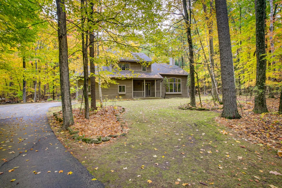 Family-Friendly Home in Sturgeon Bay w/ Backyard House in Door County