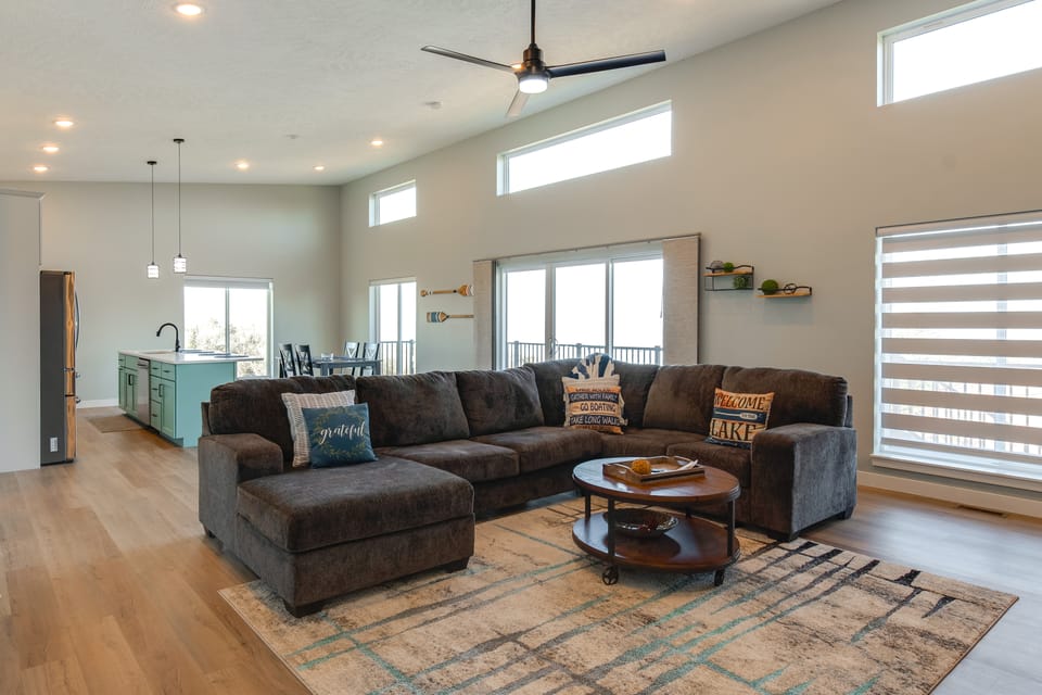 Views of Lewis & Clark Lake - Modern Apt w/ Deck House in Lewis and Clark Lake