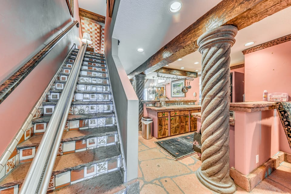 Cloudcroft Home w/ Fireplace Near Downtown! Apartment in Cloudcroft