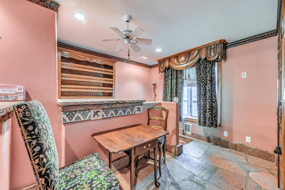 Cloudcroft Home w/ Fireplace Near Downtown! Apartment in Cloudcroft