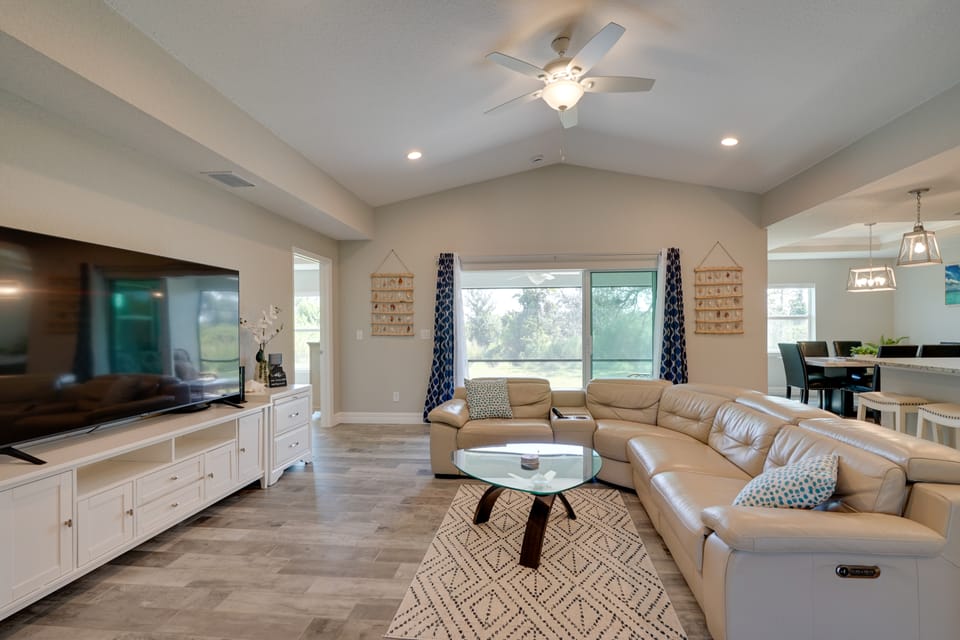 South Gulf Cove Port Charlotte Retreat: Gas Grill House in South Gulf Cove