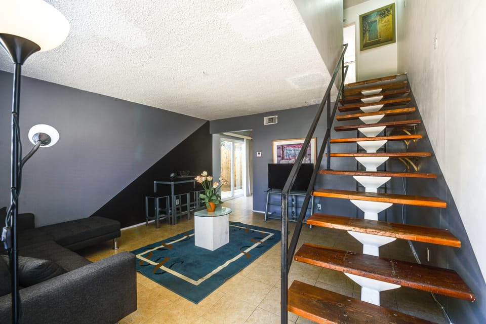 3 Mi to Universal Studios: North Hollywood Home Apartment in North Hollywood