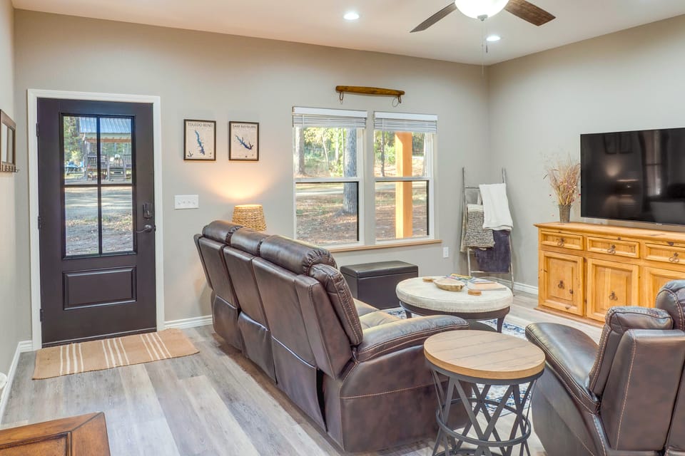 5 Mi to Lake! Home w/ Boat Parking & Pool Access House in Texas