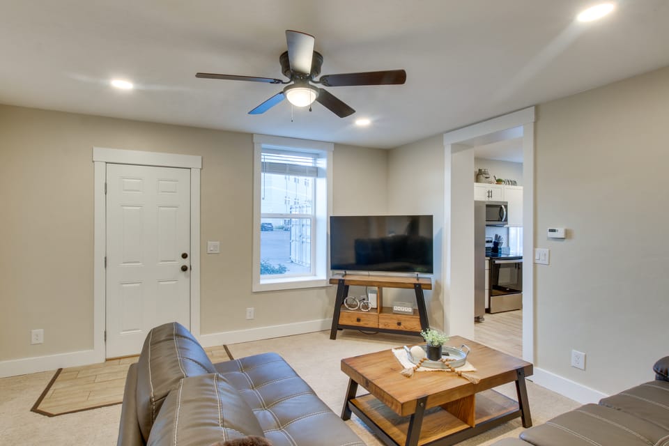 Smart TV + Central A/C! Stylish Logan Retreat Apartment in Logan