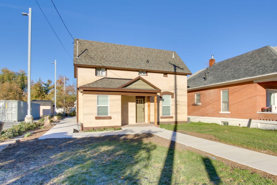 1 Block to Town! Convenient Logan Apartment Apartment in Logan